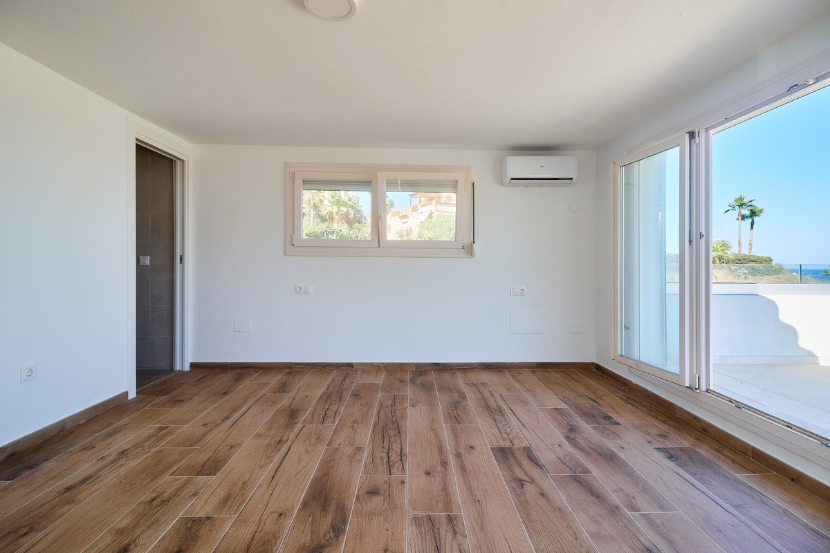 5 Bed Townhouse for sale in El Faro Costa Del Sol, Málaga, Spain