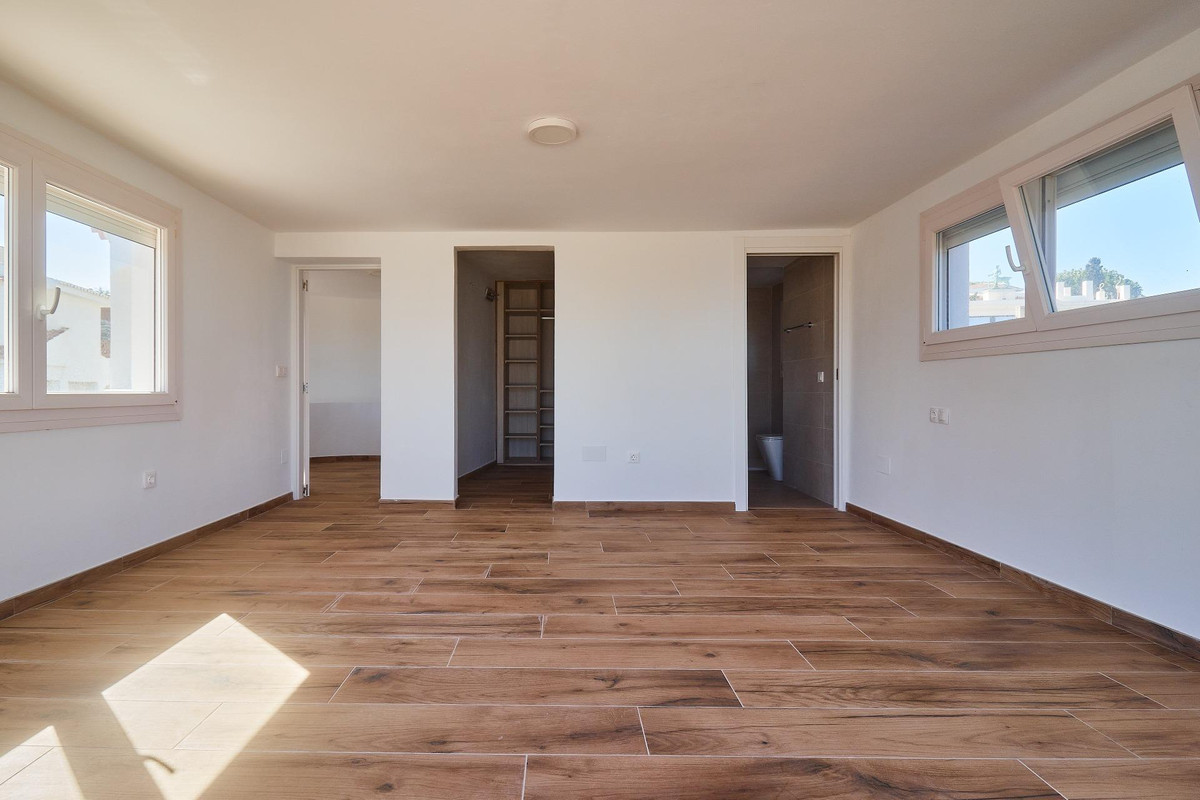 5 Bed Townhouse for sale in El Faro Costa Del Sol, Málaga, Spain