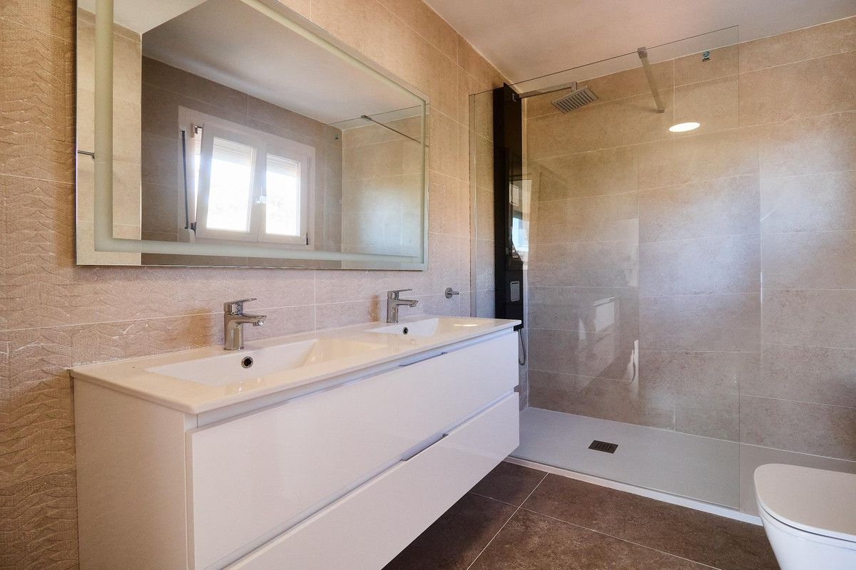 5 Bed Townhouse for sale in El Faro Costa Del Sol, Málaga, Spain