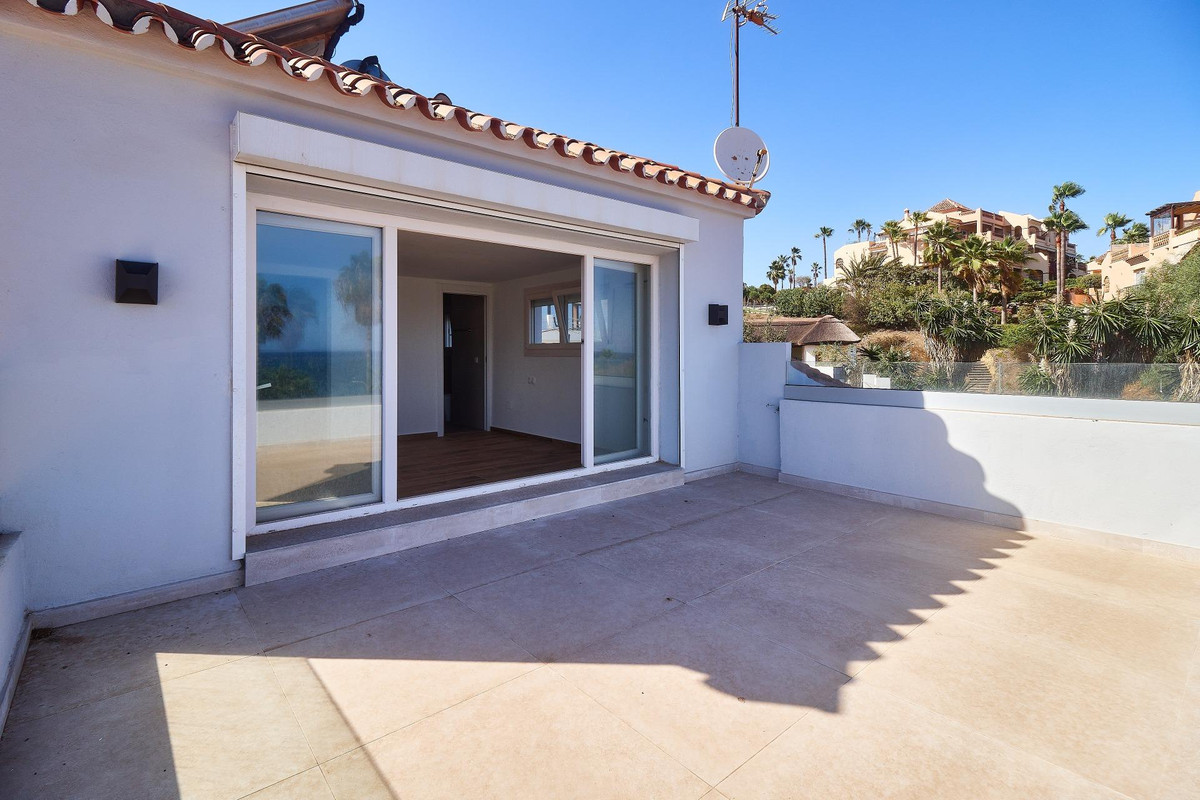 5 Bed Townhouse for sale in El Faro Costa Del Sol, Málaga, Spain