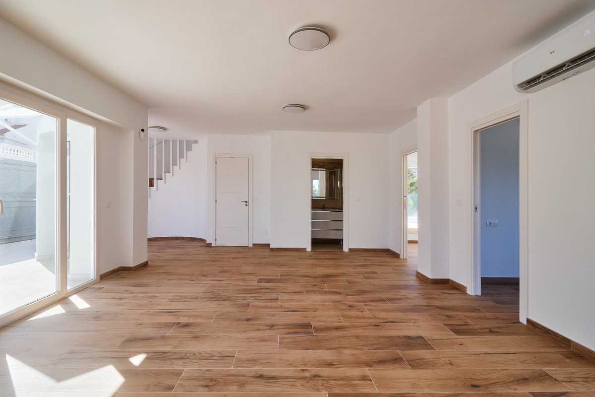 5 Bed Townhouse for sale in El Faro Costa Del Sol, Málaga, Spain