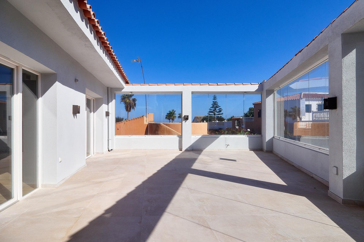 5 Bed Townhouse for sale in El Faro Costa Del Sol, Málaga, Spain