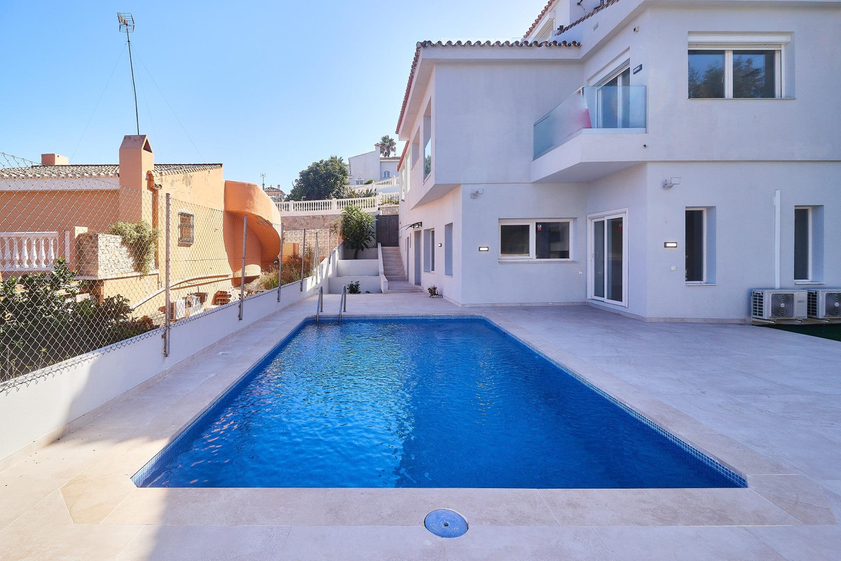 5 Bed Townhouse for sale in El Faro Costa Del Sol, Málaga, Spain