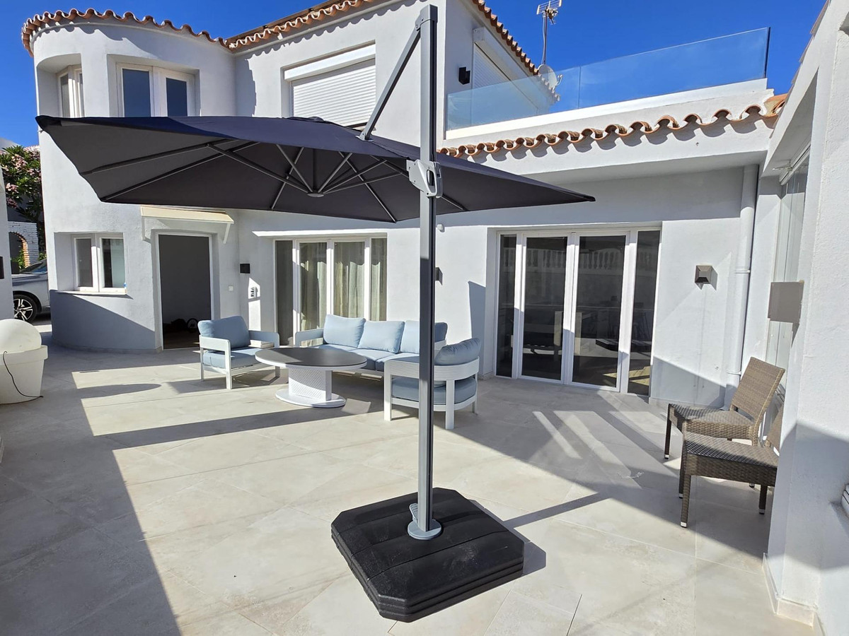 5 Bed Townhouse for sale in El Faro Costa Del Sol, Málaga, Spain