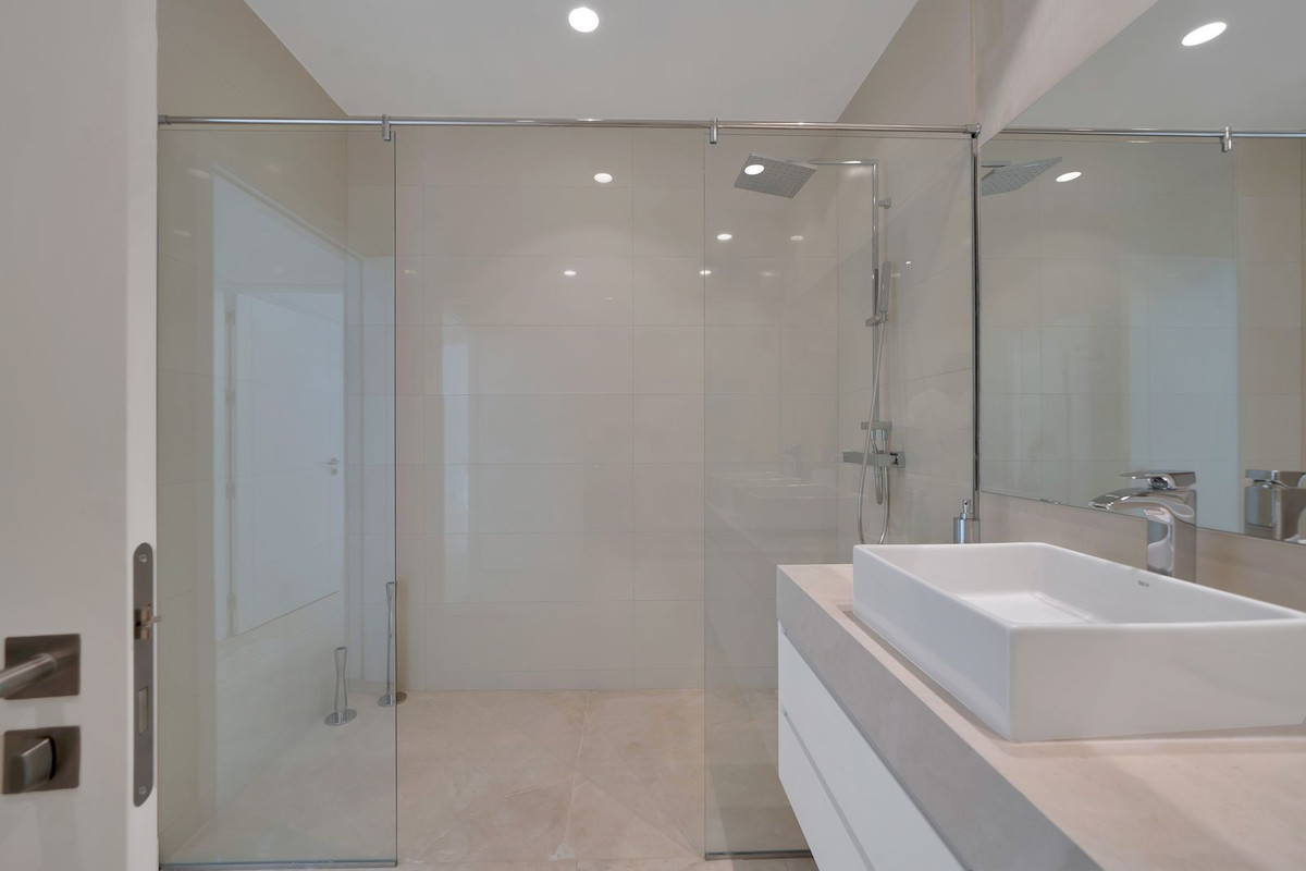 Se vende Villa - Chalet de 5 dormitorios en Costa Del Sol, Málaga, España