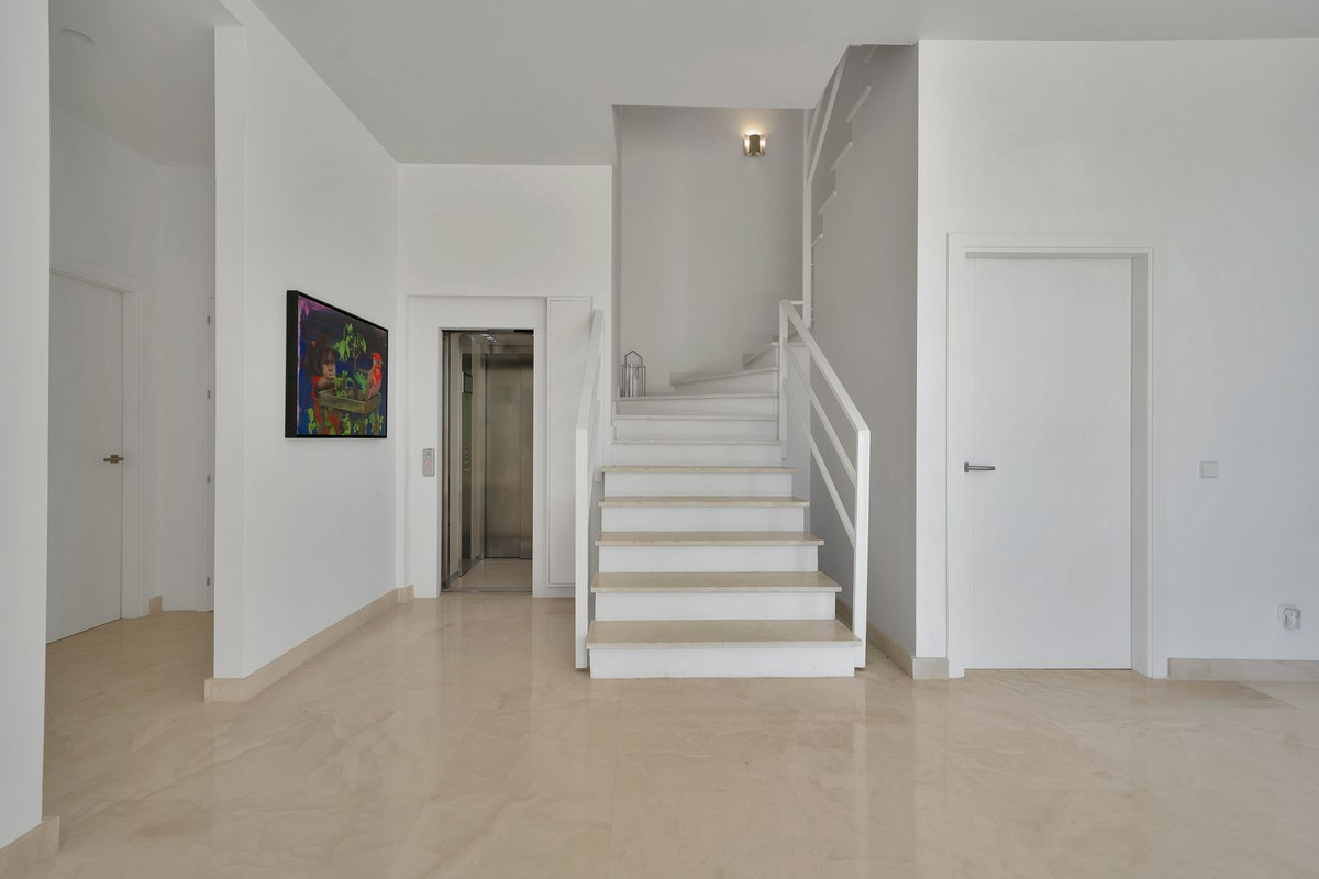 Se vende Villa - Chalet de 5 dormitorios en Costa Del Sol, Málaga, España