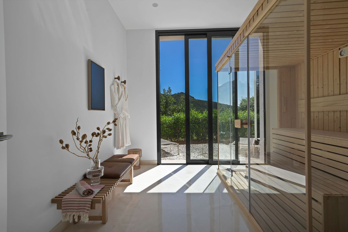 Se vende Villa - Chalet de 5 dormitorios en Costa Del Sol, Málaga, España