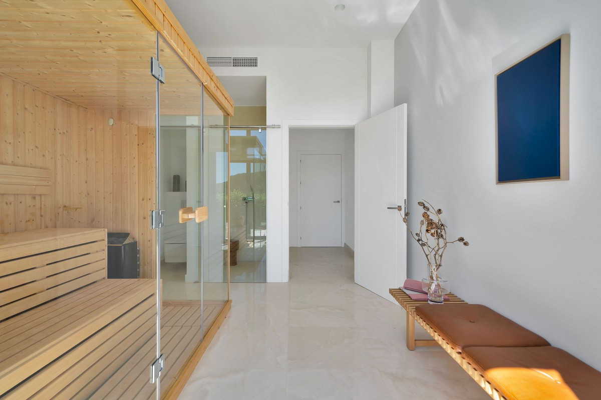 Se vende Villa - Chalet de 5 dormitorios en Costa Del Sol, Málaga, España
