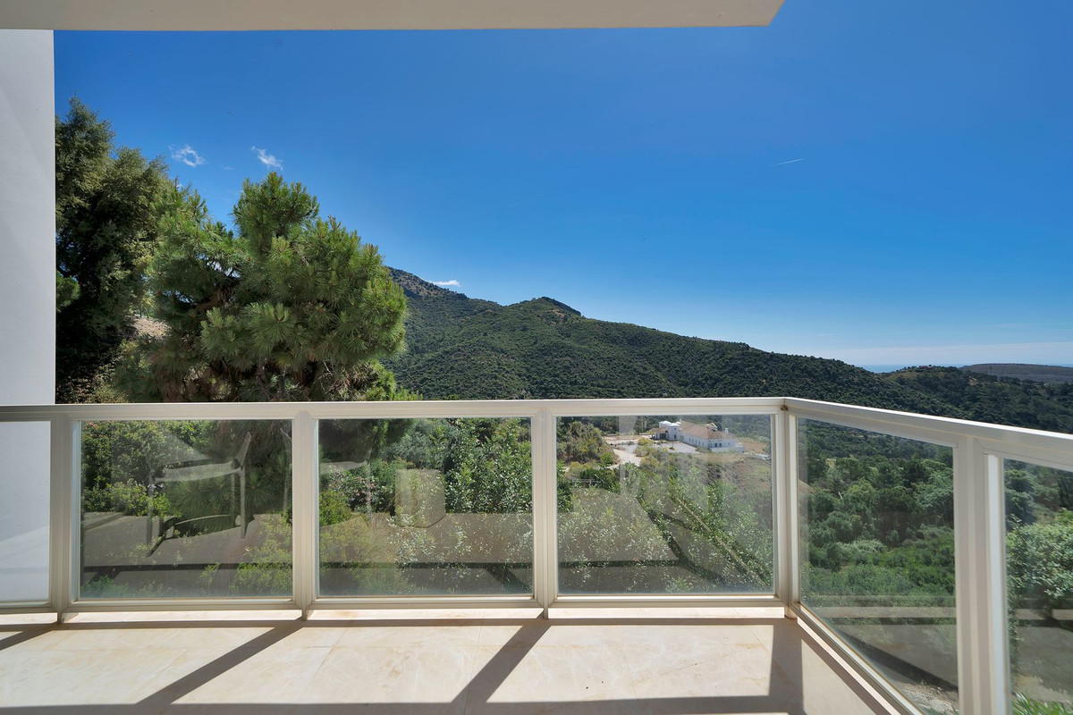 Se vende Villa - Chalet de 5 dormitorios en Costa Del Sol, Málaga, España