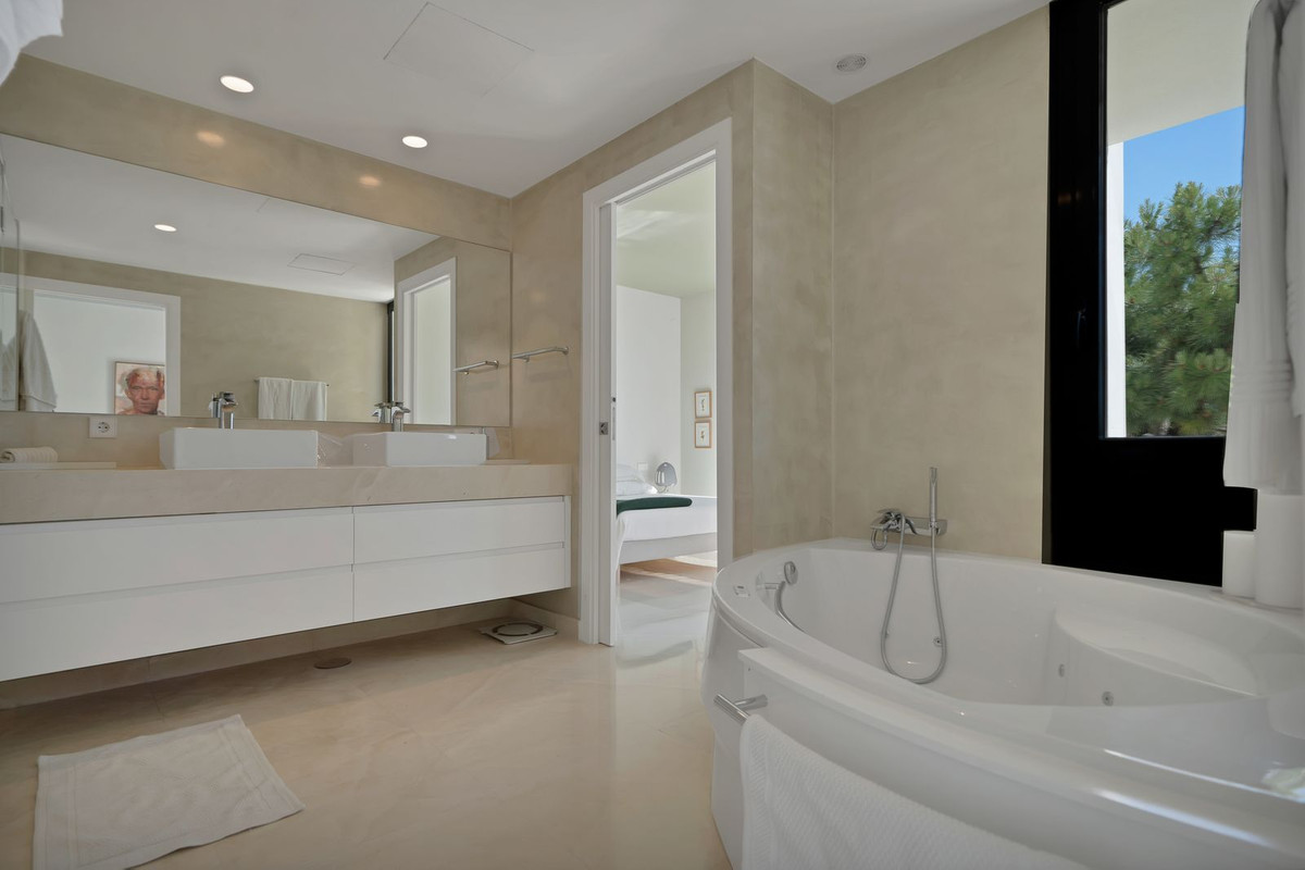 Se vende Villa - Chalet de 5 dormitorios en Costa Del Sol, Málaga, España