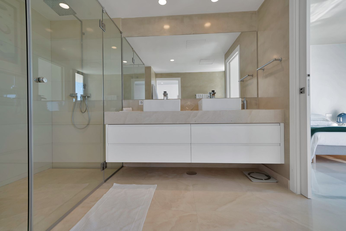 Se vende Villa - Chalet de 5 dormitorios en Costa Del Sol, Málaga, España