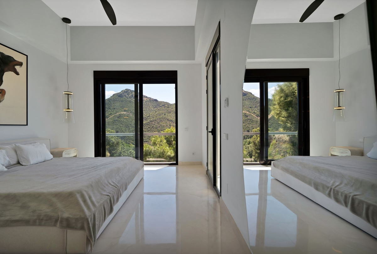 Se vende Villa - Chalet de 5 dormitorios en Costa Del Sol, Málaga, España