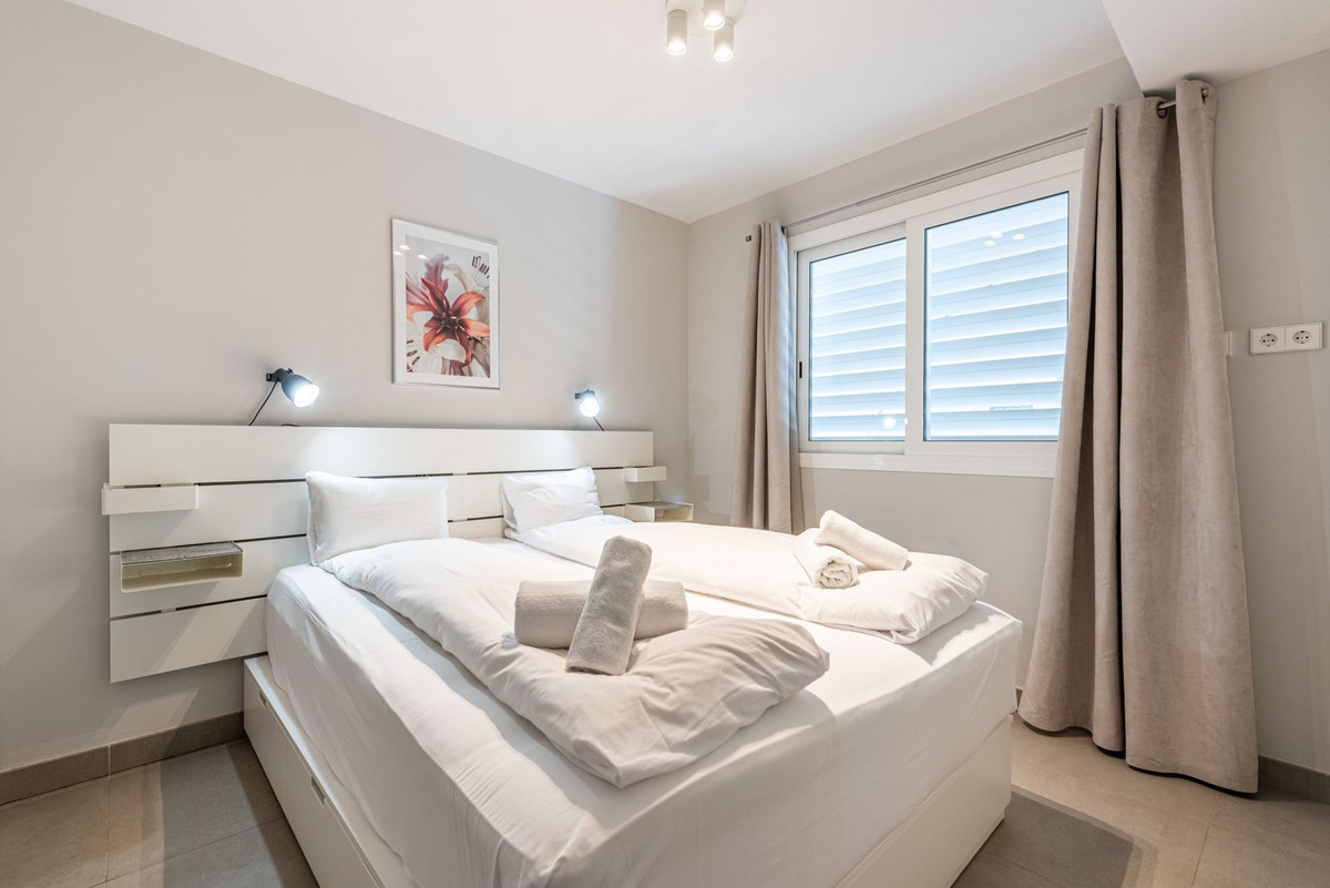 3 Bed Apartment for sale in Fuengirola Costa Del Sol, Málaga, Spain