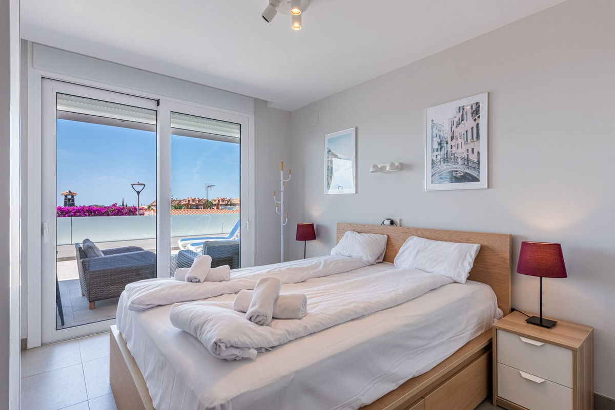3 Bed Apartment for sale in Fuengirola Costa Del Sol, Málaga, Spain