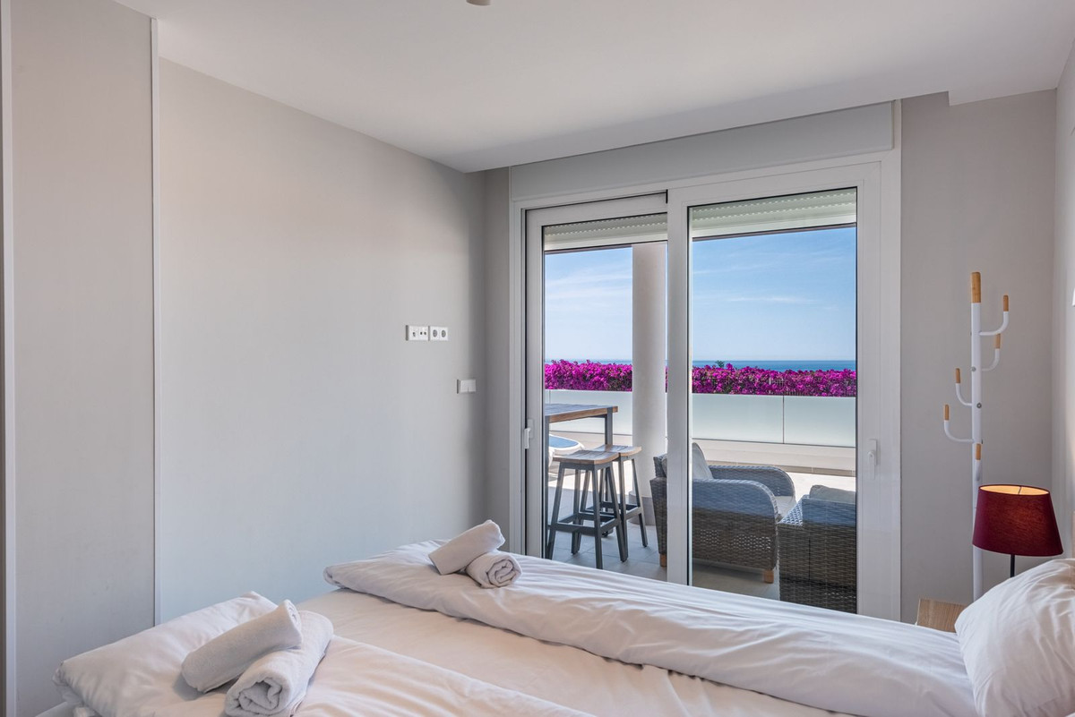 3 Bed Apartment for sale in Fuengirola Costa Del Sol, Málaga, Spain