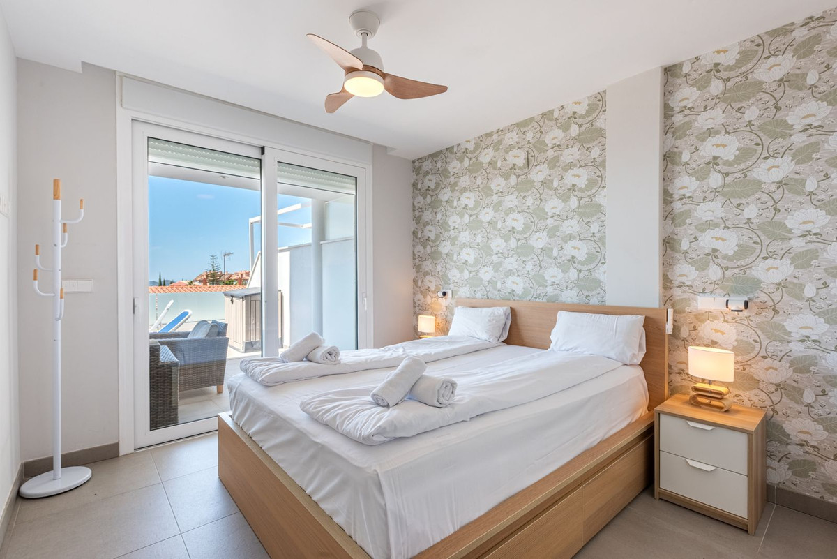 3 Bed Apartment for sale in Fuengirola Costa Del Sol, Málaga, Spain