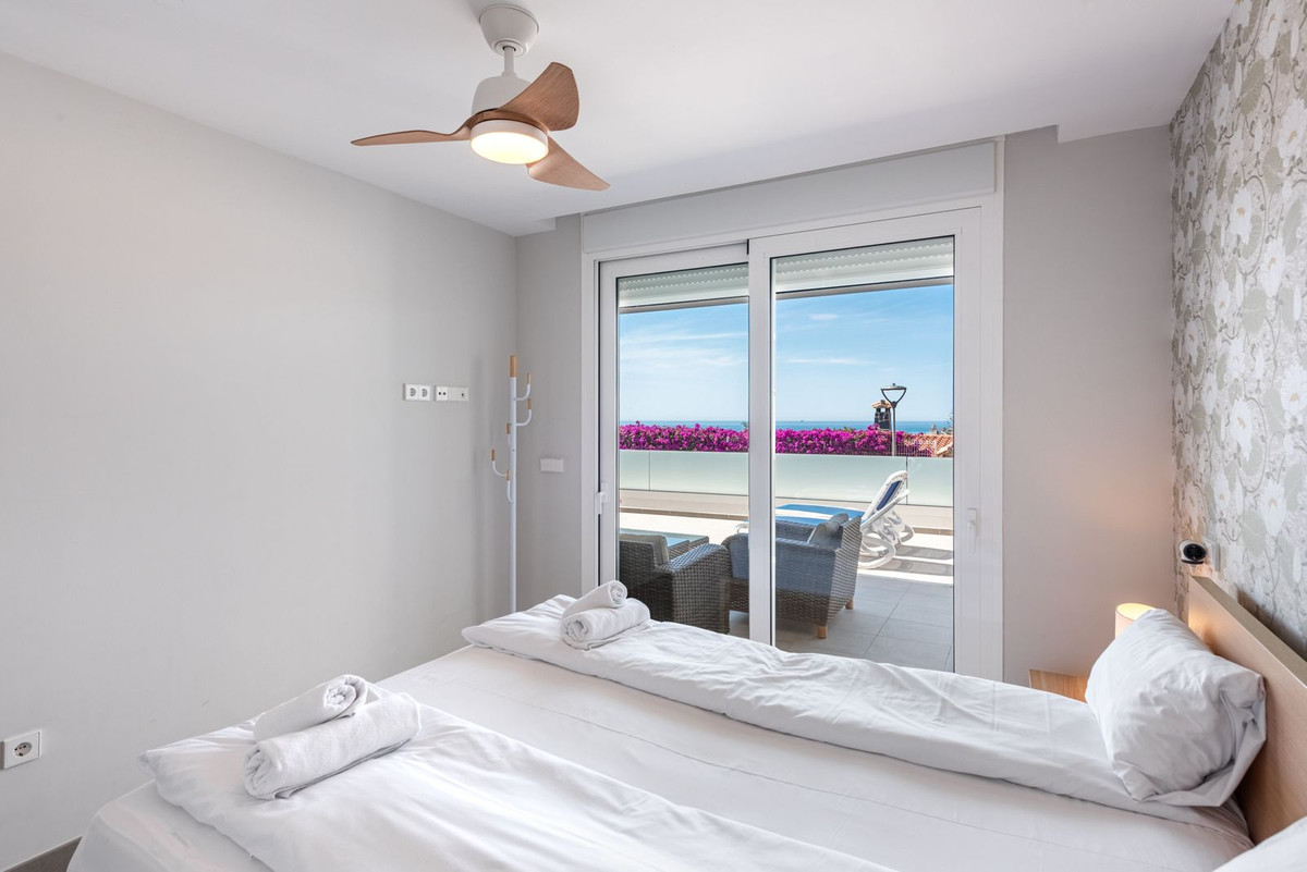 3 Bed Apartment for sale in Fuengirola Costa Del Sol, Málaga, Spain
