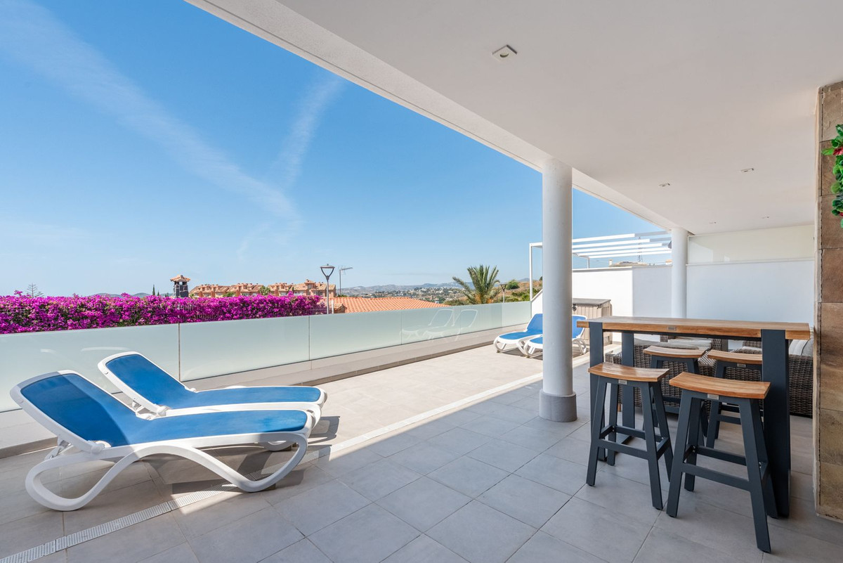 3 Bed Apartment for sale in Fuengirola Costa Del Sol, Málaga, Spain