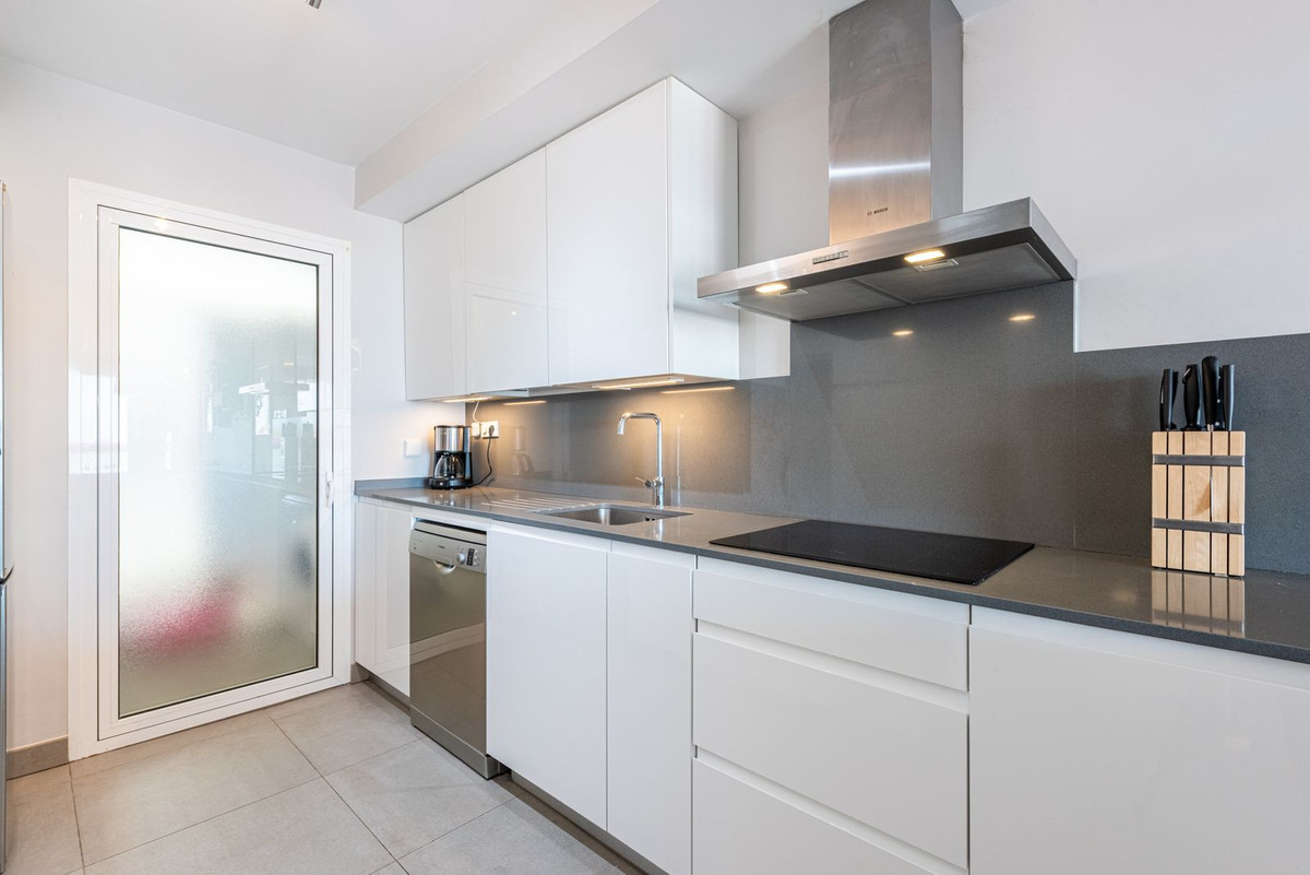 3 Bed Apartment for sale in Fuengirola Costa Del Sol, Málaga, Spain