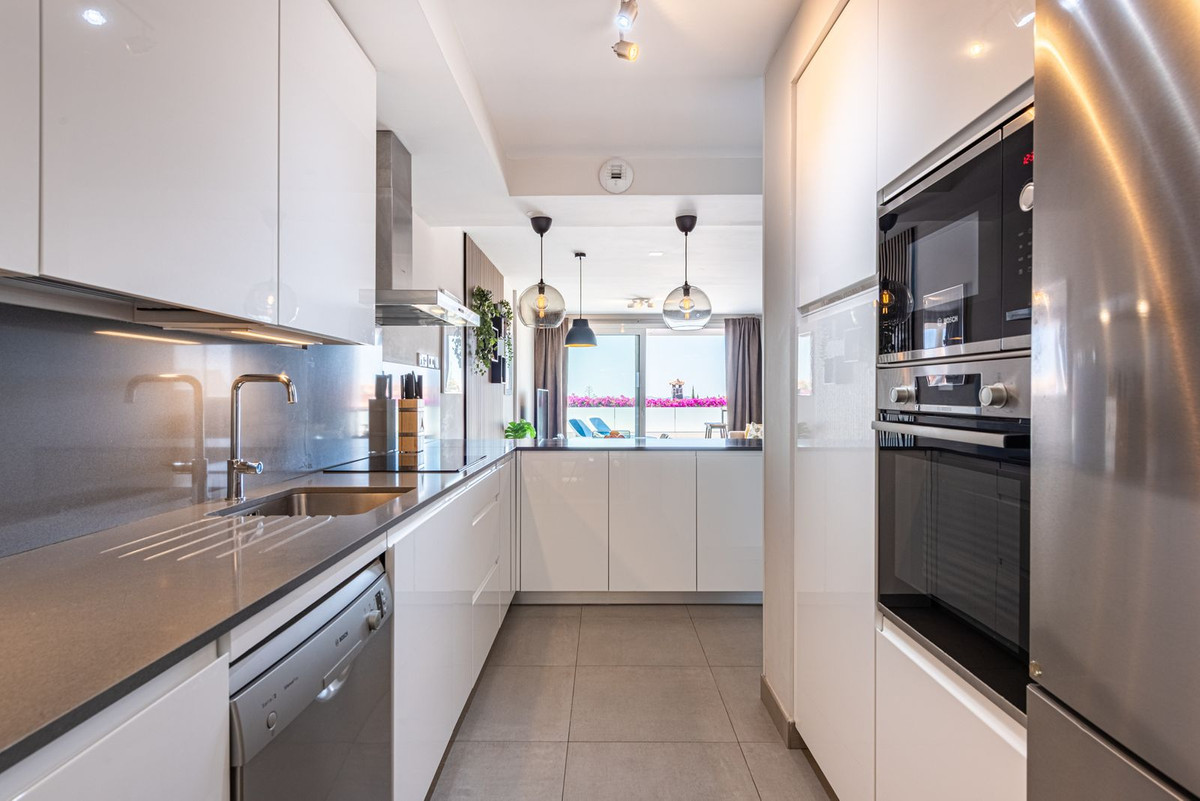 3 Bed Apartment for sale in Fuengirola Costa Del Sol, Málaga, Spain