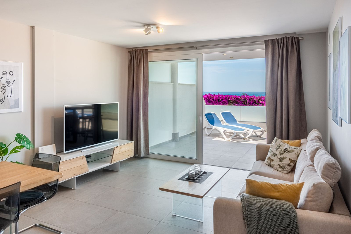 3 Bed Apartment for sale in Fuengirola Costa Del Sol, Málaga, Spain