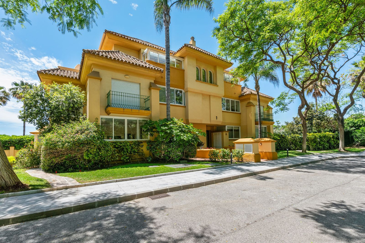 5 Bed Apartment for sale in Río Real Costa Del Sol, Málaga, Spain