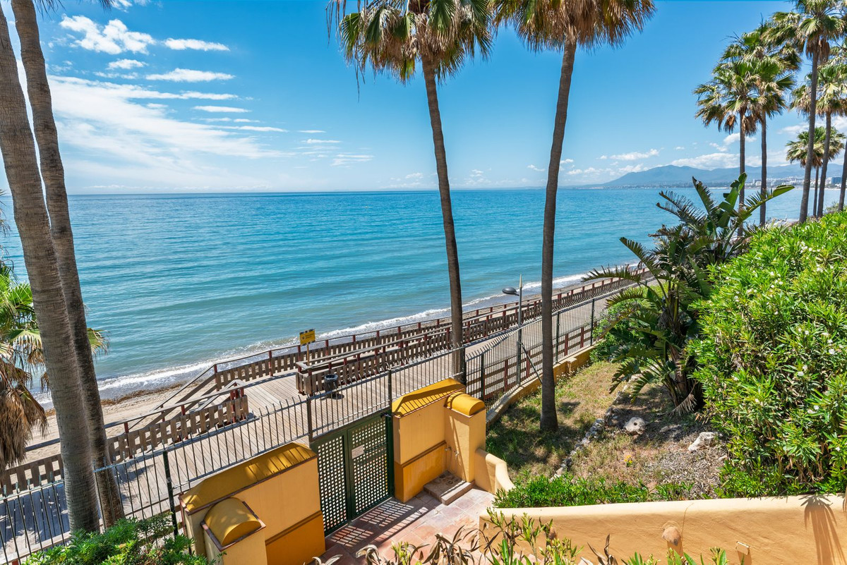 5 Bed Apartment for sale in Río Real Costa Del Sol, Málaga, Spain