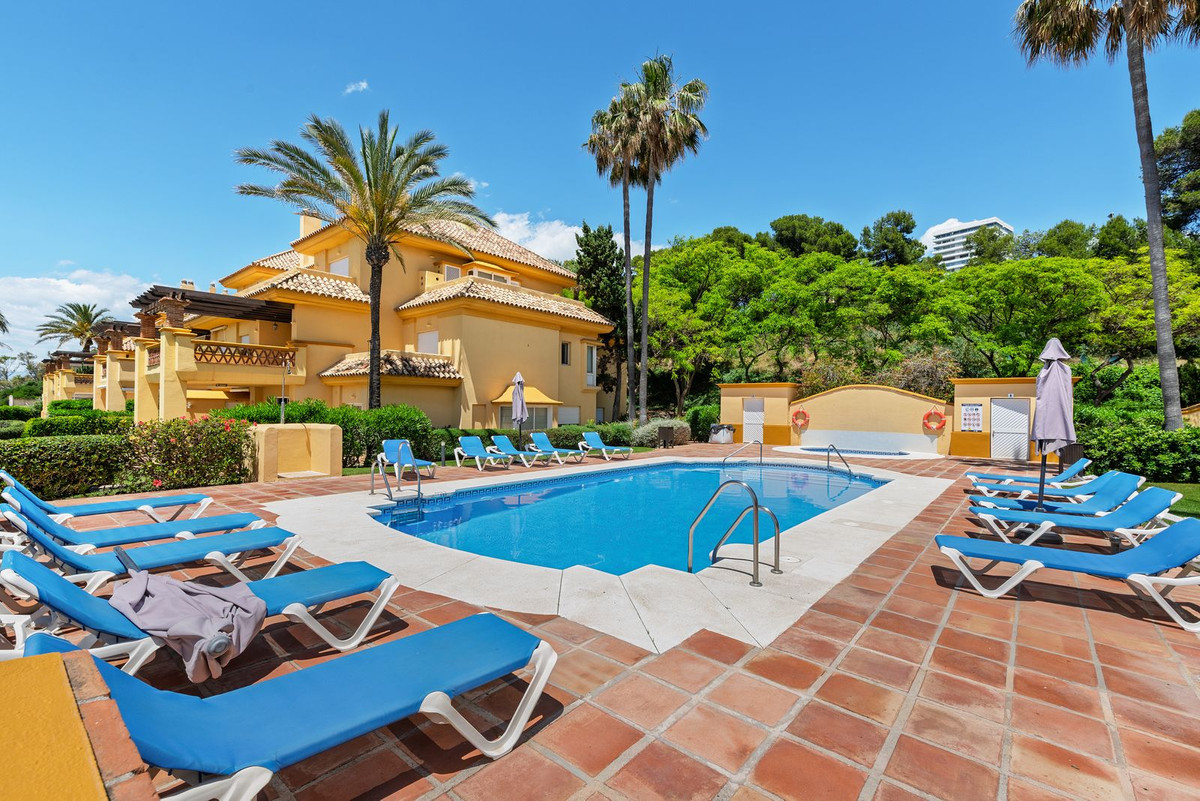 5 Bed Apartment for sale in Río Real Costa Del Sol, Málaga, Spain