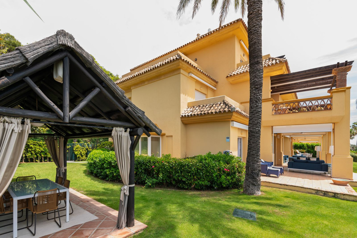 5 Bed Apartment for sale in Río Real Costa Del Sol, Málaga, Spain