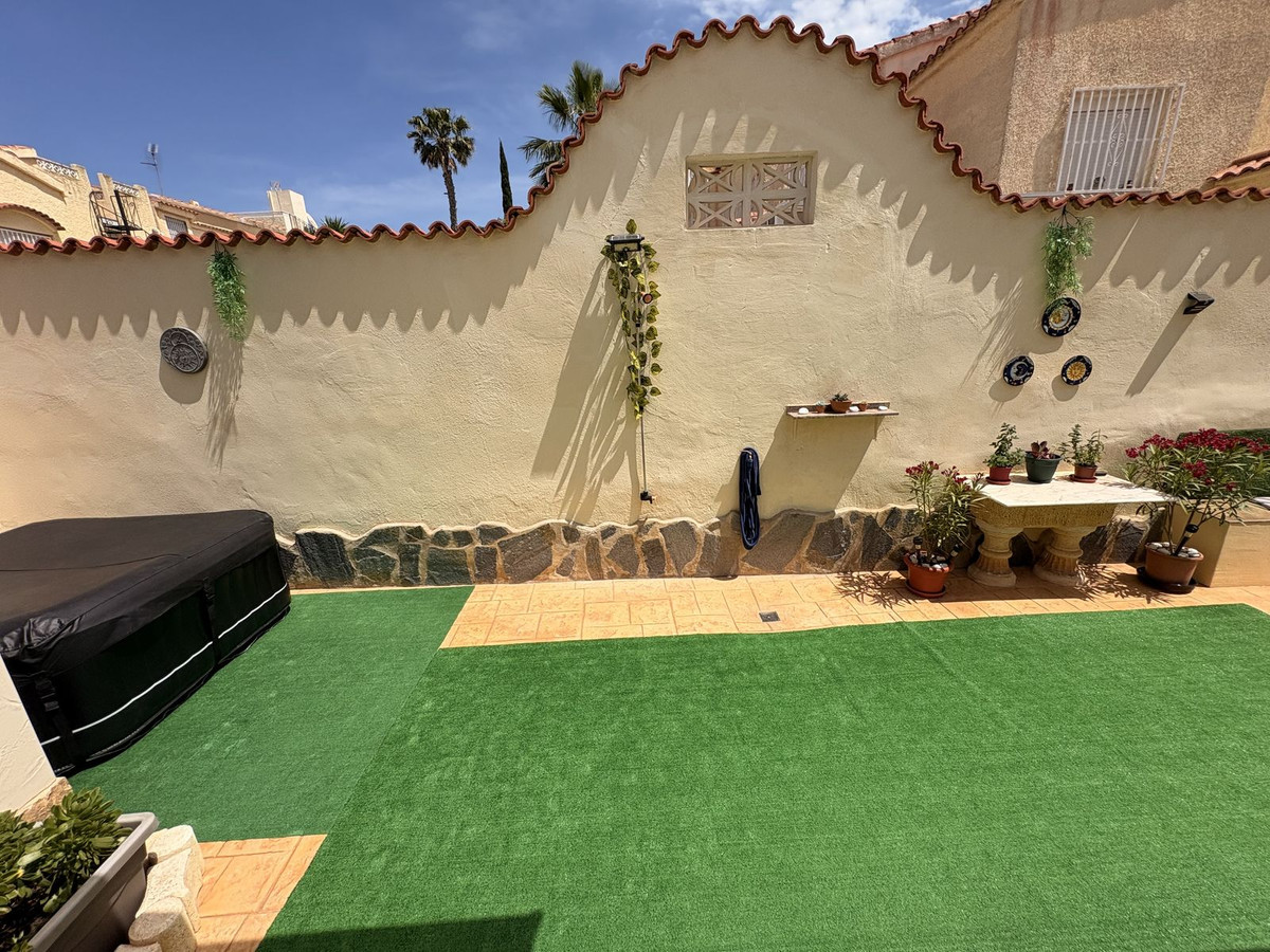 Se vende Villa - Chalet de 3 dormitorios en Costa Blanca, Alicante, España