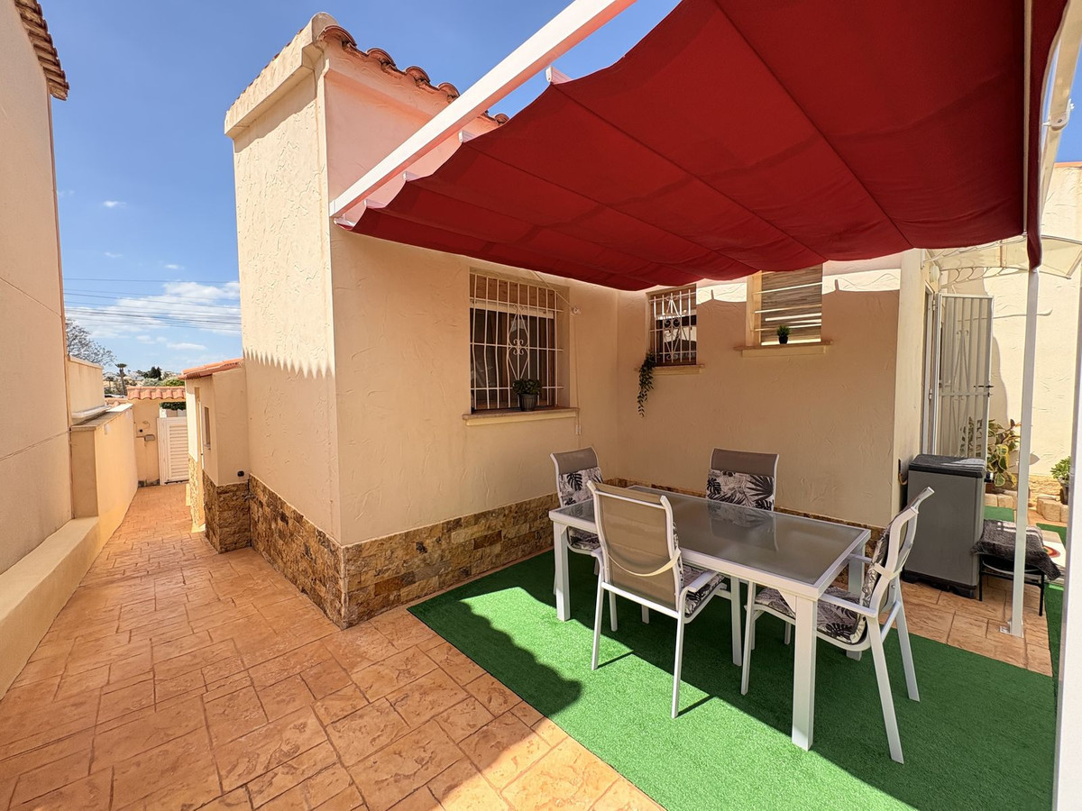 Se vende Villa - Chalet de 3 dormitorios en Costa Blanca, Alicante, España
