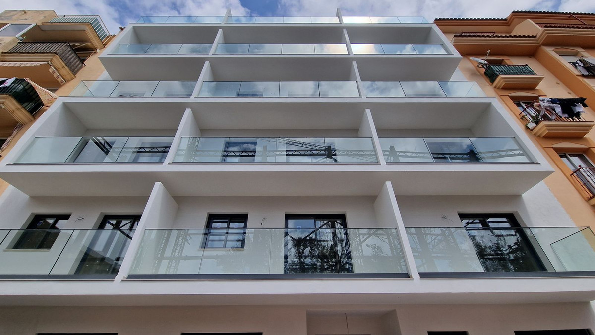 2 Bed Apartment for sale in Fuengirola Costa Del Sol, Málaga, Spain