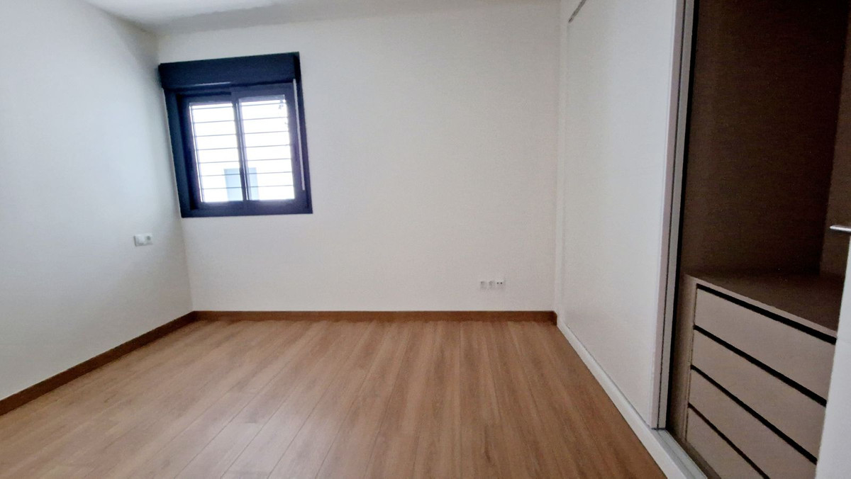 2 Bed Apartment for sale in Fuengirola Costa Del Sol, Málaga, Spain