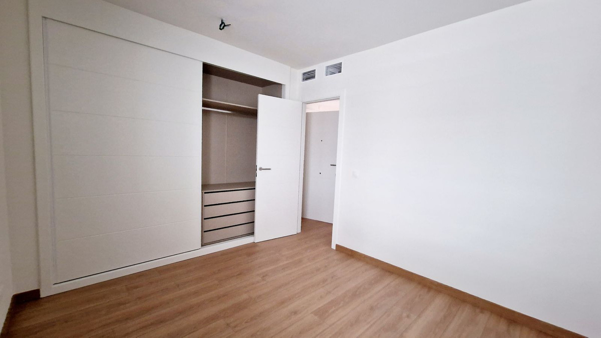 2 Bed Apartment for sale in Fuengirola Costa Del Sol, Málaga, Spain