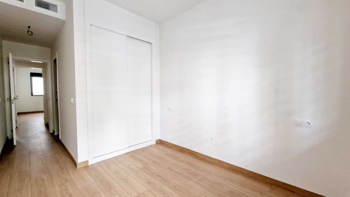 2 Bed Apartment for sale in Fuengirola Costa Del Sol, Málaga, Spain