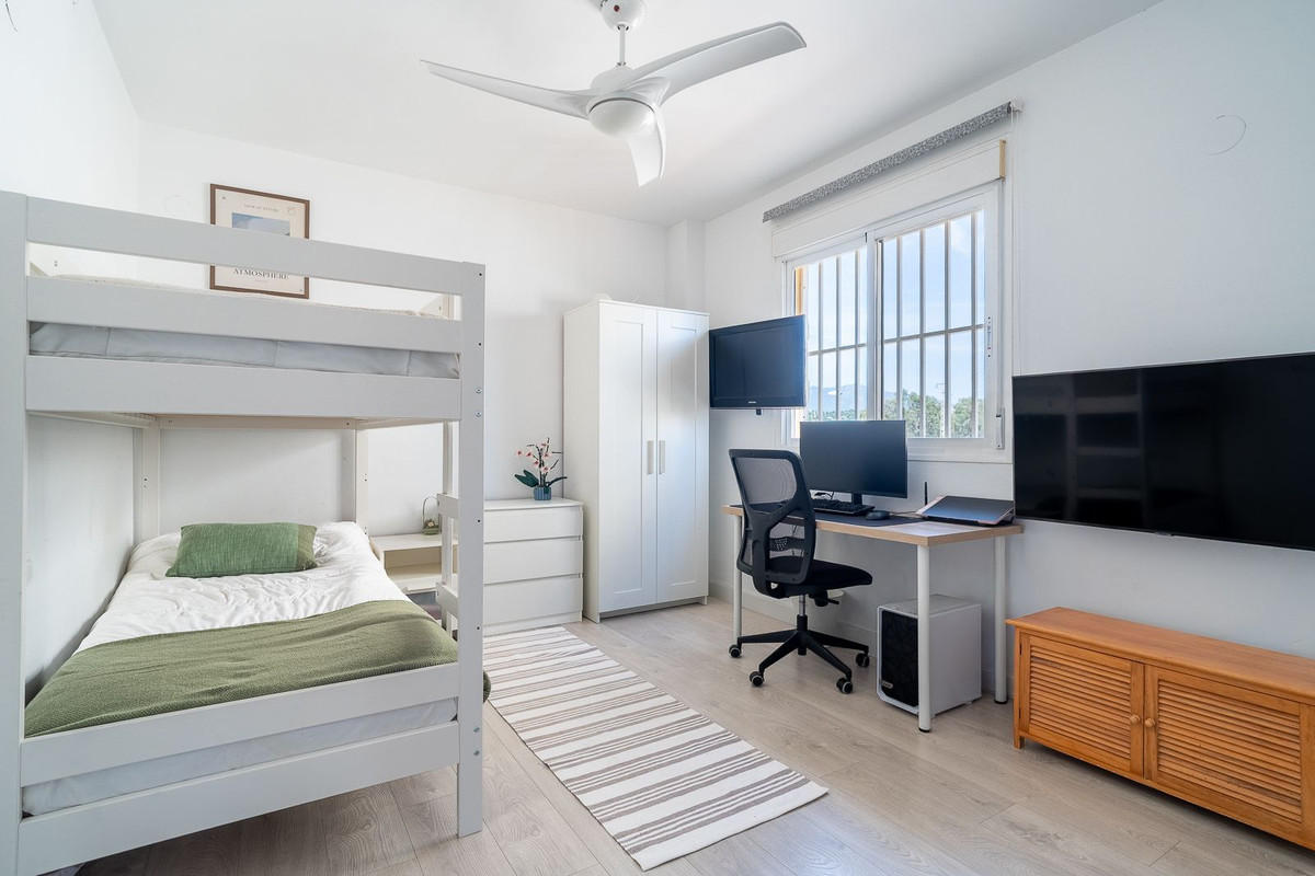 Se vende Apartamento Planta Media de 3 dormitorios en Costa Del Sol, Málaga, España