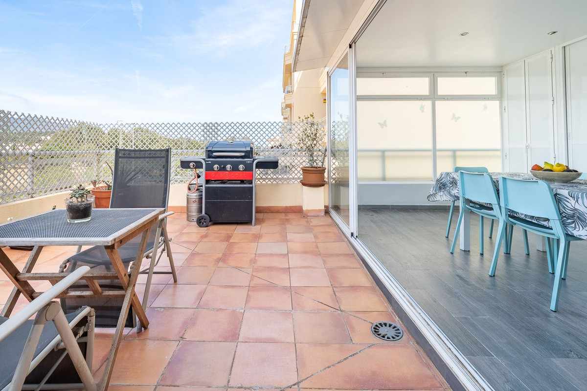 Se vende Apartamento Planta Media de 3 dormitorios en Costa Del Sol, Málaga, España