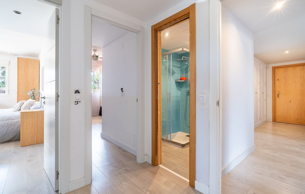 Se vende Apartamento Planta Media de 3 dormitorios en Costa Del Sol, Málaga, España