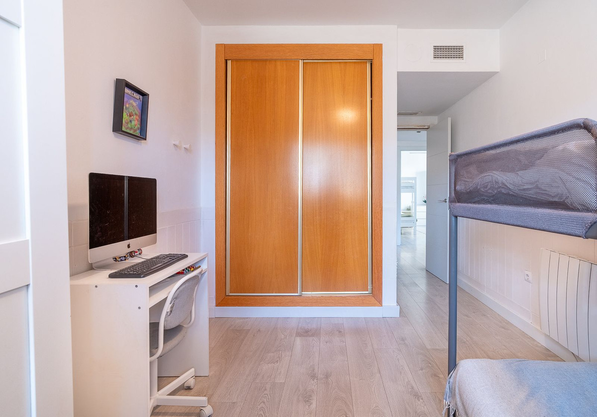 Se vende Apartamento Planta Media de 3 dormitorios en Costa Del Sol, Málaga, España