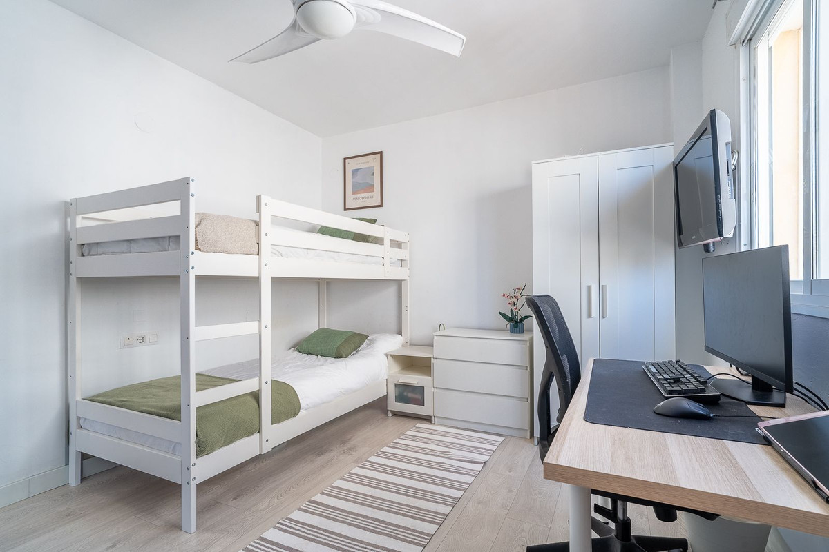 Se vende Apartamento Planta Media de 3 dormitorios en Costa Del Sol, Málaga, España