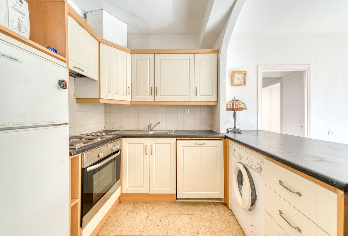 2 Bed Apartment for sale in The Golden Mile Costa Del Sol, Málaga, Spain