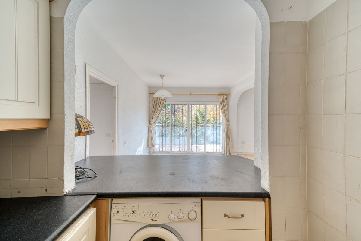 2 Bed Apartment for sale in The Golden Mile Costa Del Sol, Málaga, Spain