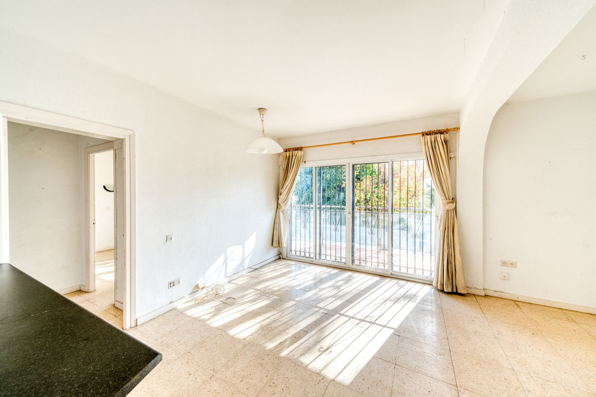 2 Bed Apartment for sale in The Golden Mile Costa Del Sol, Málaga, Spain