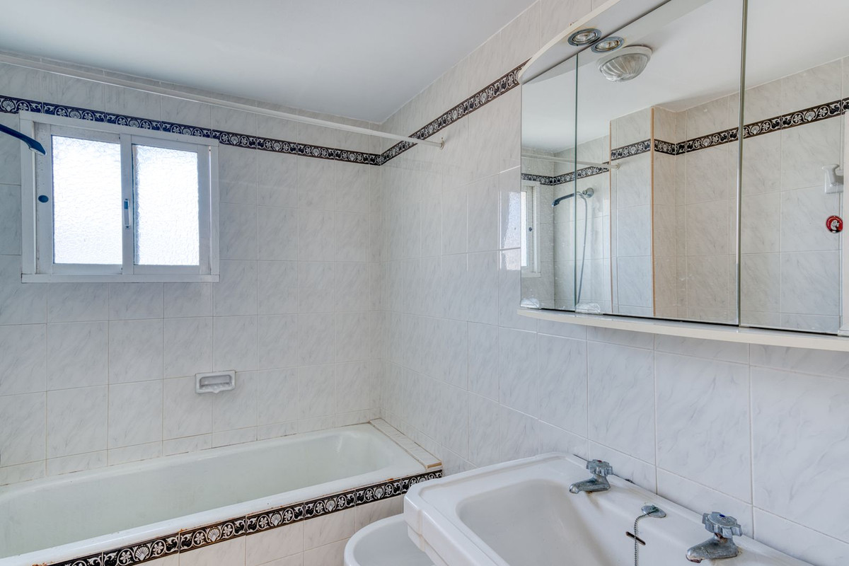 2 Bed Apartment for sale in The Golden Mile Costa Del Sol, Málaga, Spain