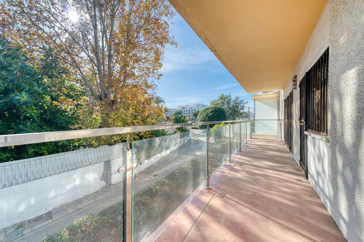 2 Bed Apartment for sale in The Golden Mile Costa Del Sol, Málaga, Spain