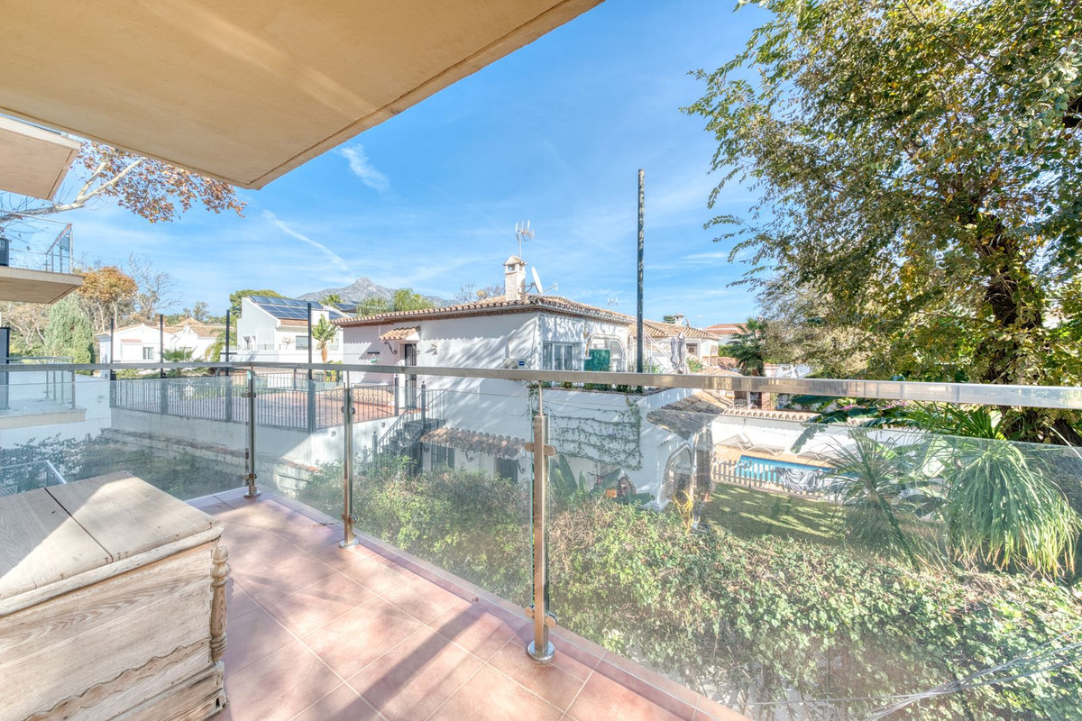 2 Bed Apartment for sale in The Golden Mile Costa Del Sol, Málaga, Spain