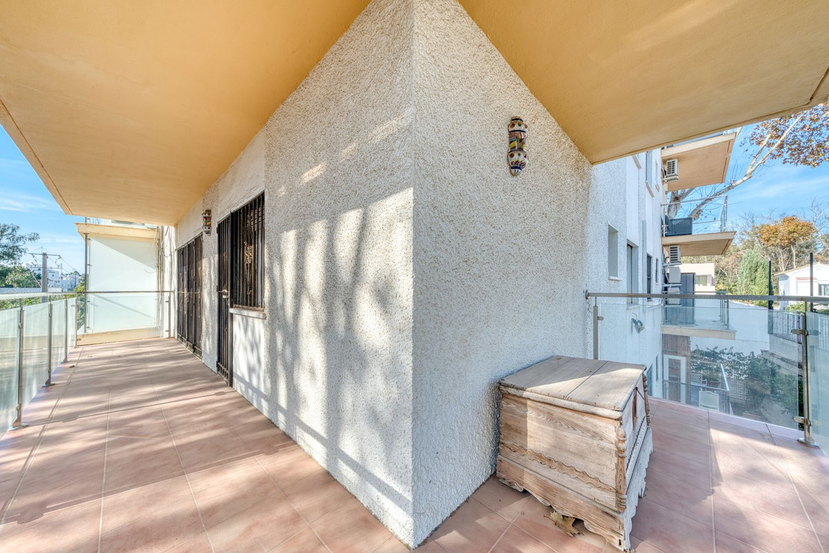 2 Bed Apartment for sale in The Golden Mile Costa Del Sol, Málaga, Spain