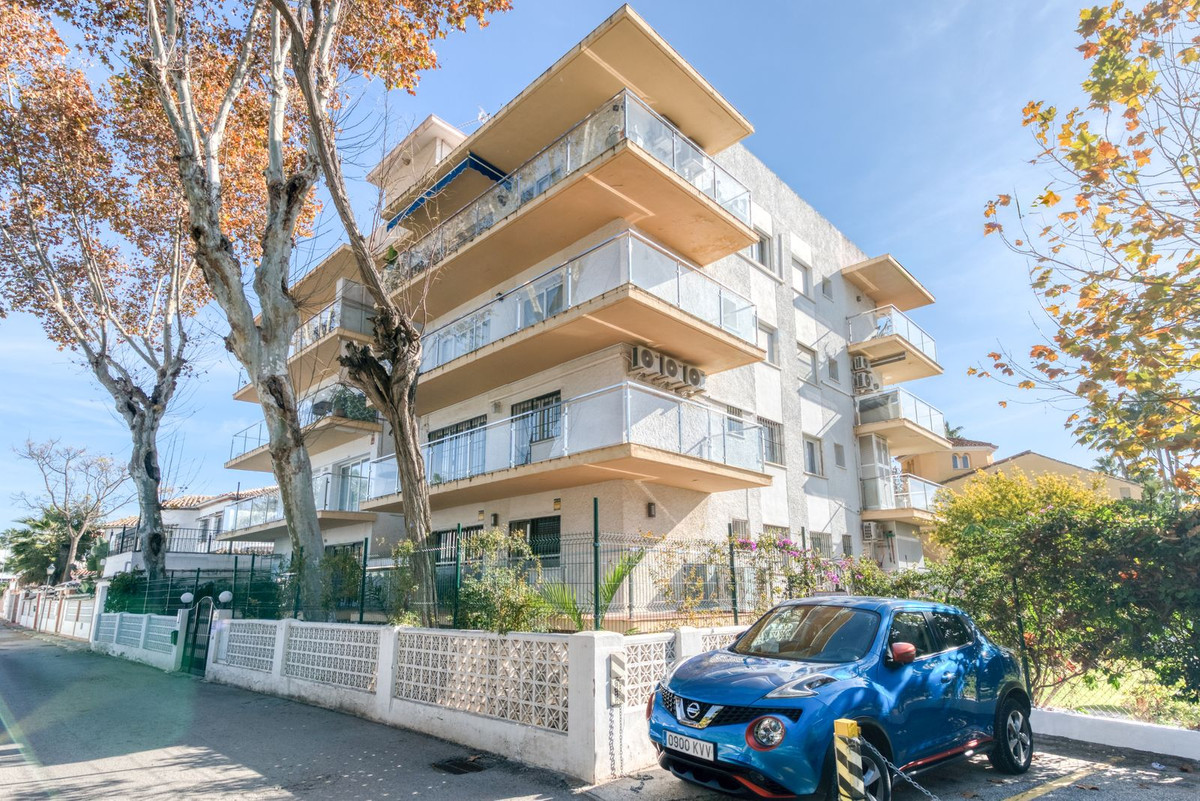 2 Bed Apartment for sale in The Golden Mile Costa Del Sol, Málaga, Spain