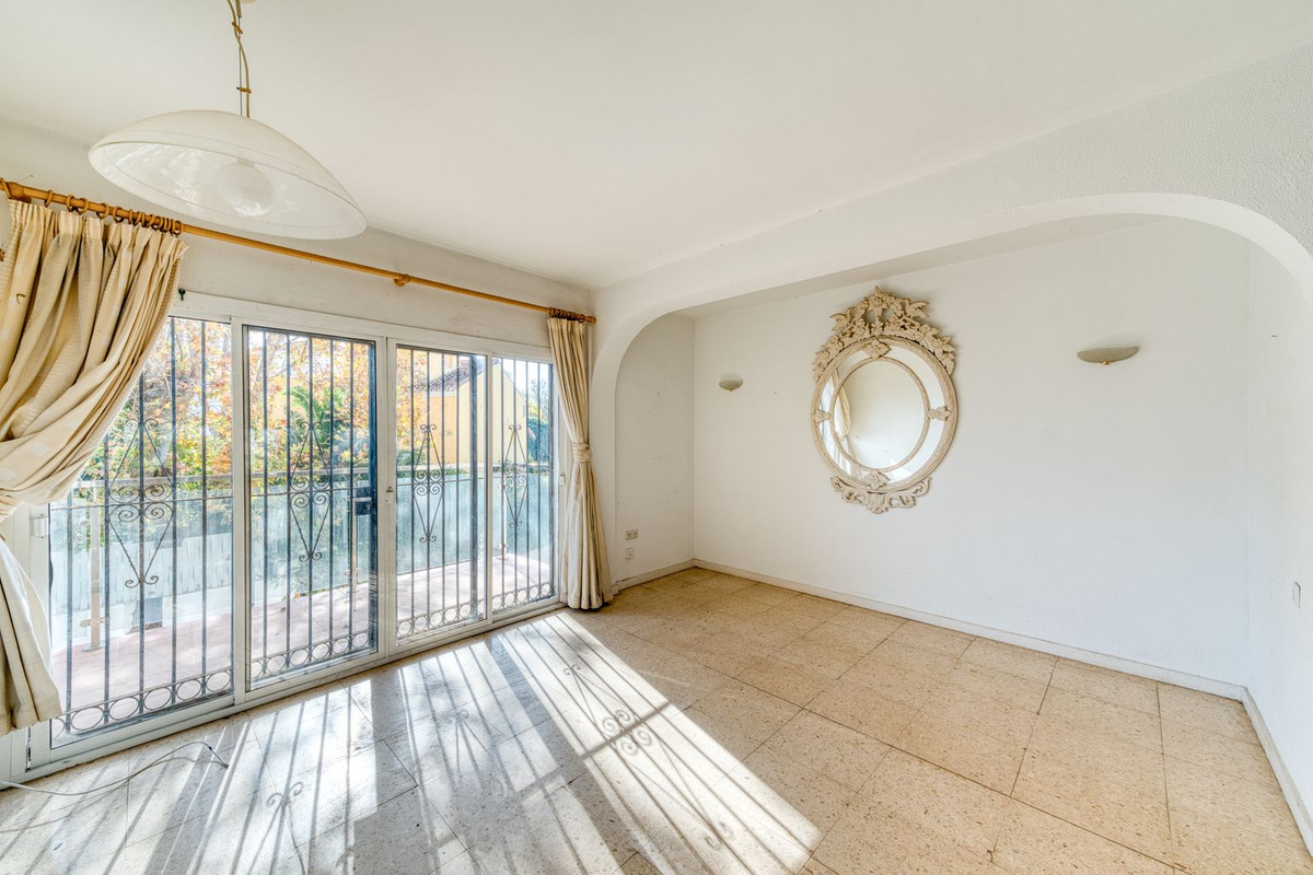 2 Bed Apartment for sale in The Golden Mile Costa Del Sol, Málaga, Spain