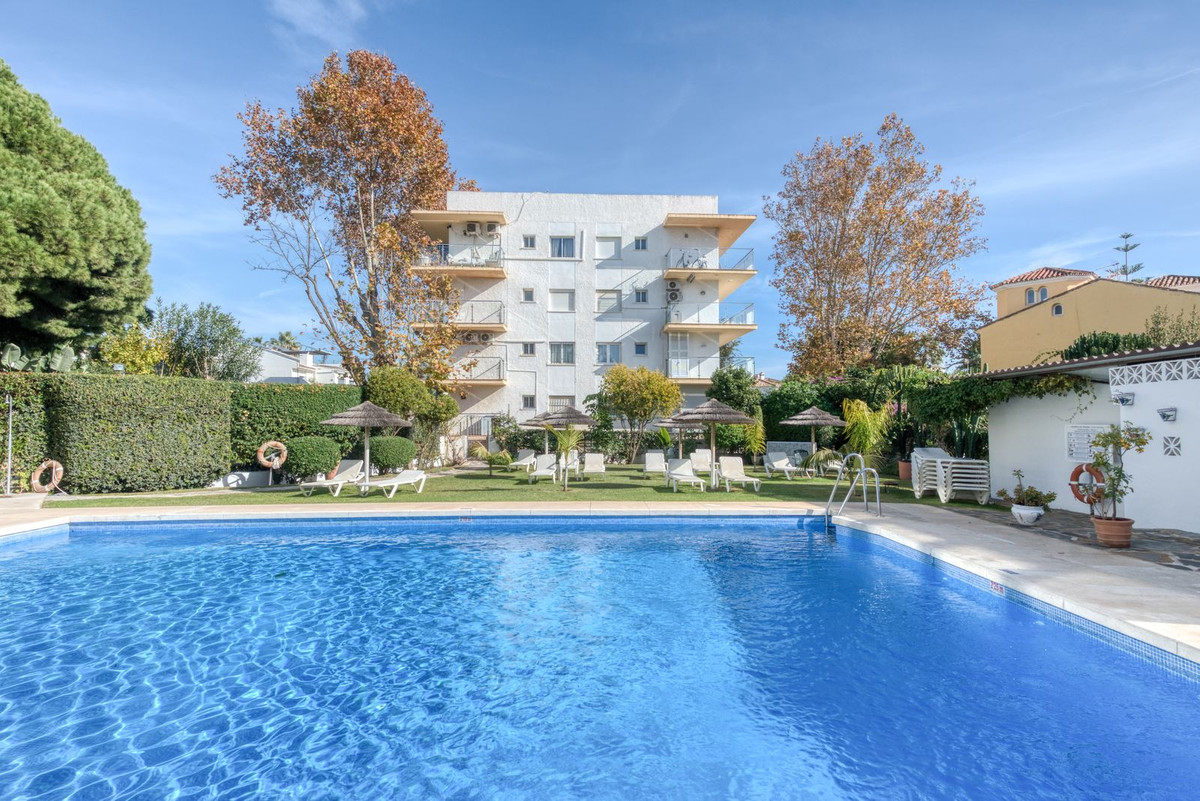 2 Bed Apartment for sale in The Golden Mile Costa Del Sol, Málaga, Spain